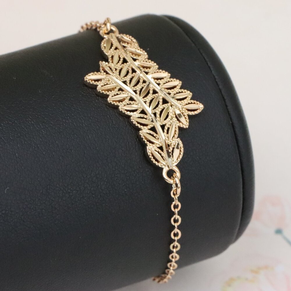 "Elegant Leaf Pattern Rose Gold Bracelet for Women, XPBL1082